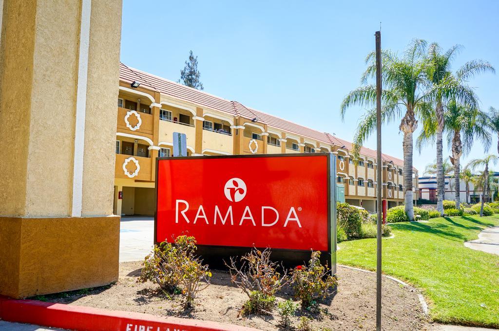 Hotel Ramada By Wyndham Ontario Exterior foto