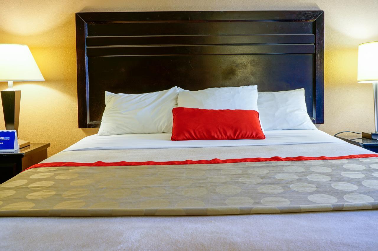 Hotel Ramada By Wyndham Ontario Habitación foto