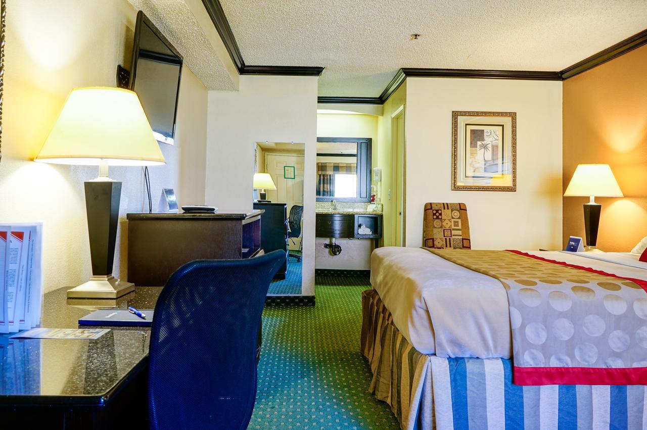 Hotel Ramada By Wyndham Ontario Habitación foto